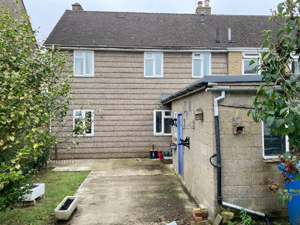Lot: 53 - THREE-BEDROOM SEMI-DETACHED HOUSE WITH COUNTRYSIDE VIEWS - rear of property